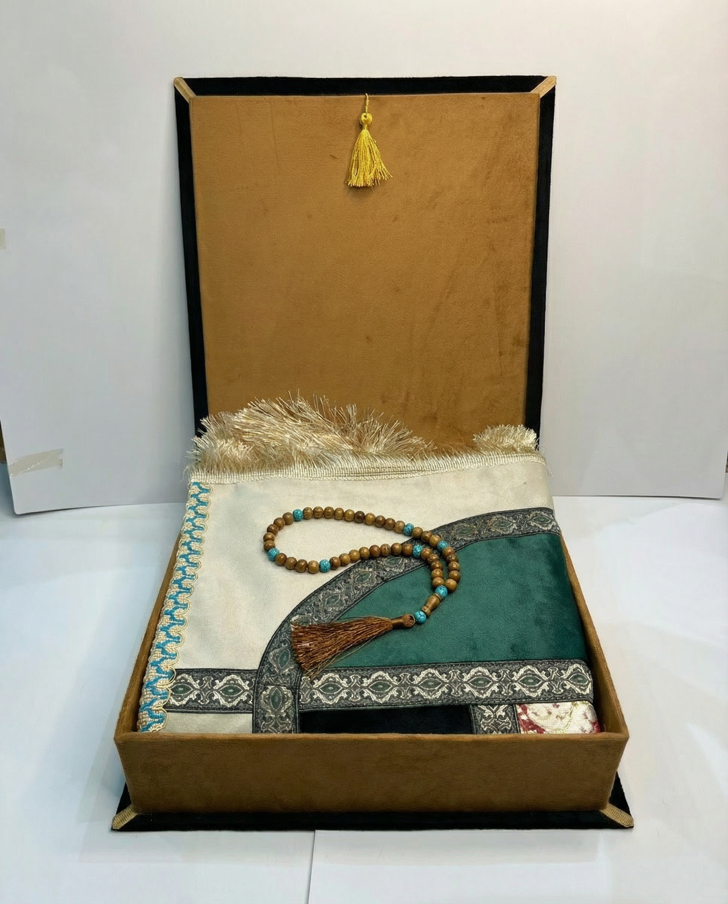 coffret cadeau religieux or avec tapis tasbih et mibkhara
