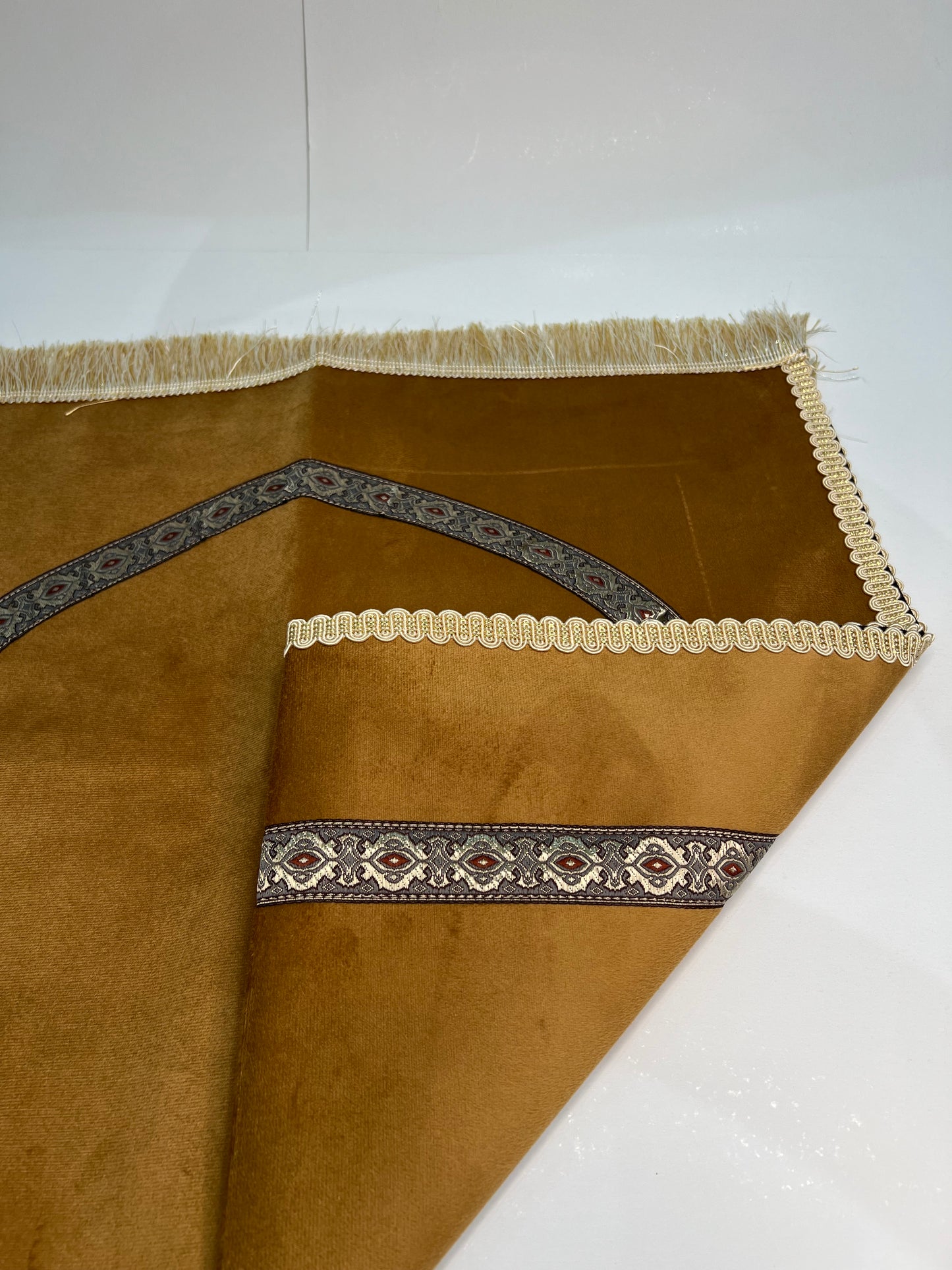 tapis de prière bab mansour marron clair velours maroc