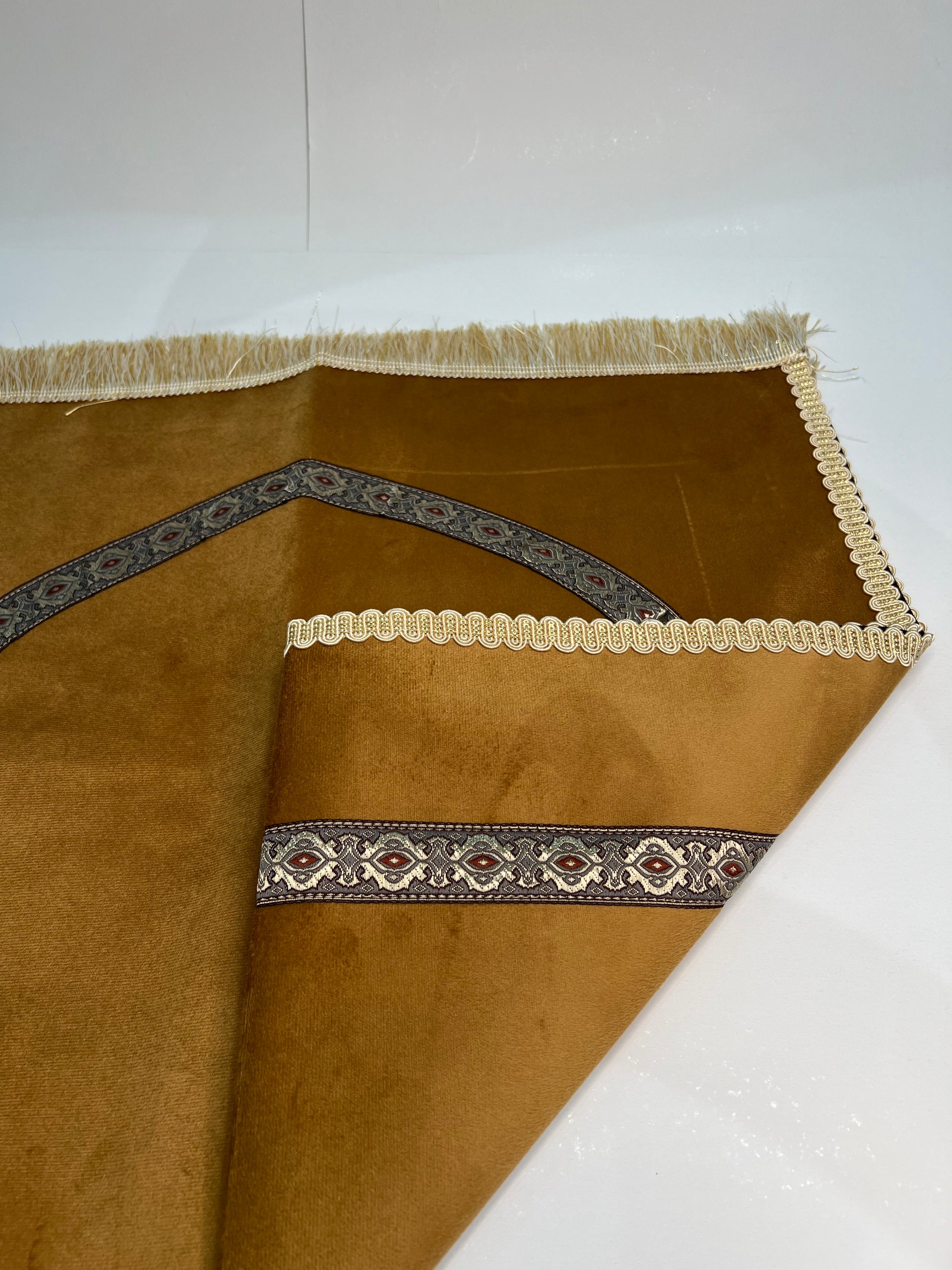 tapis de prière bab mansour marron clair velours maroc