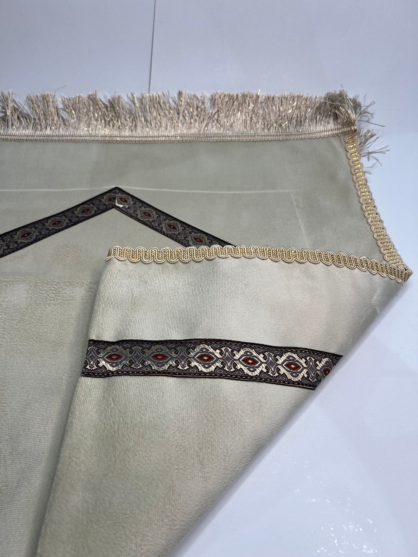 tapis de prière bab mansour beige velours maroc